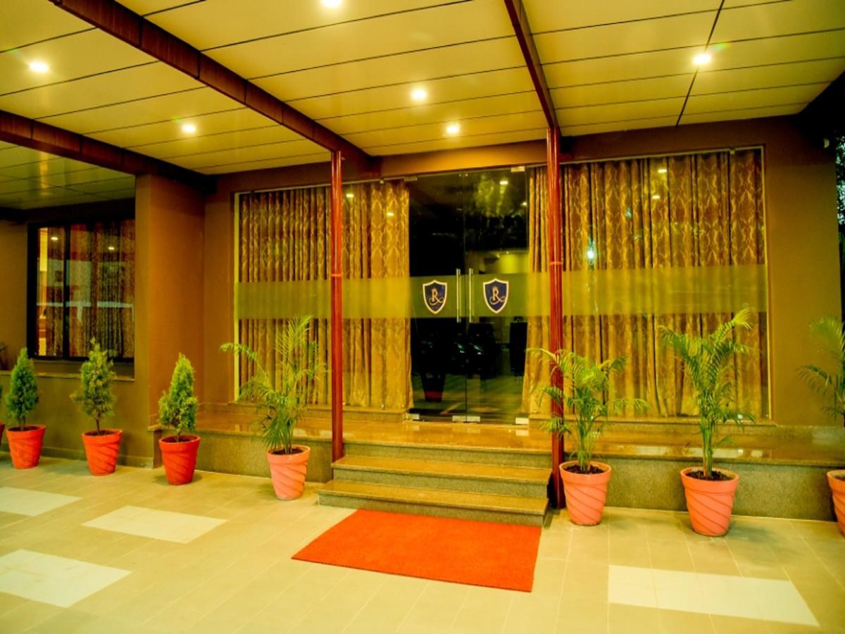 Royal Inn Khandwa Exterior foto