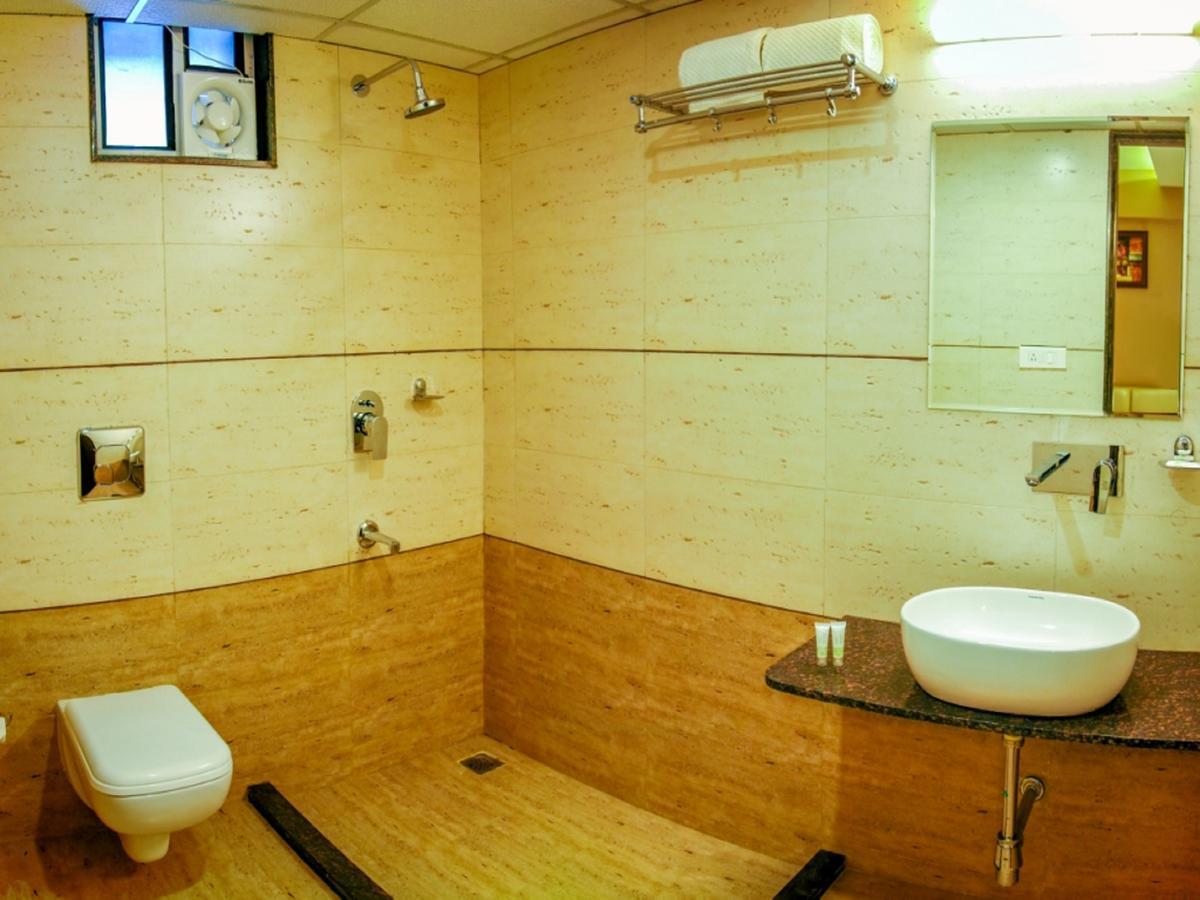 Royal Inn Khandwa Exterior foto