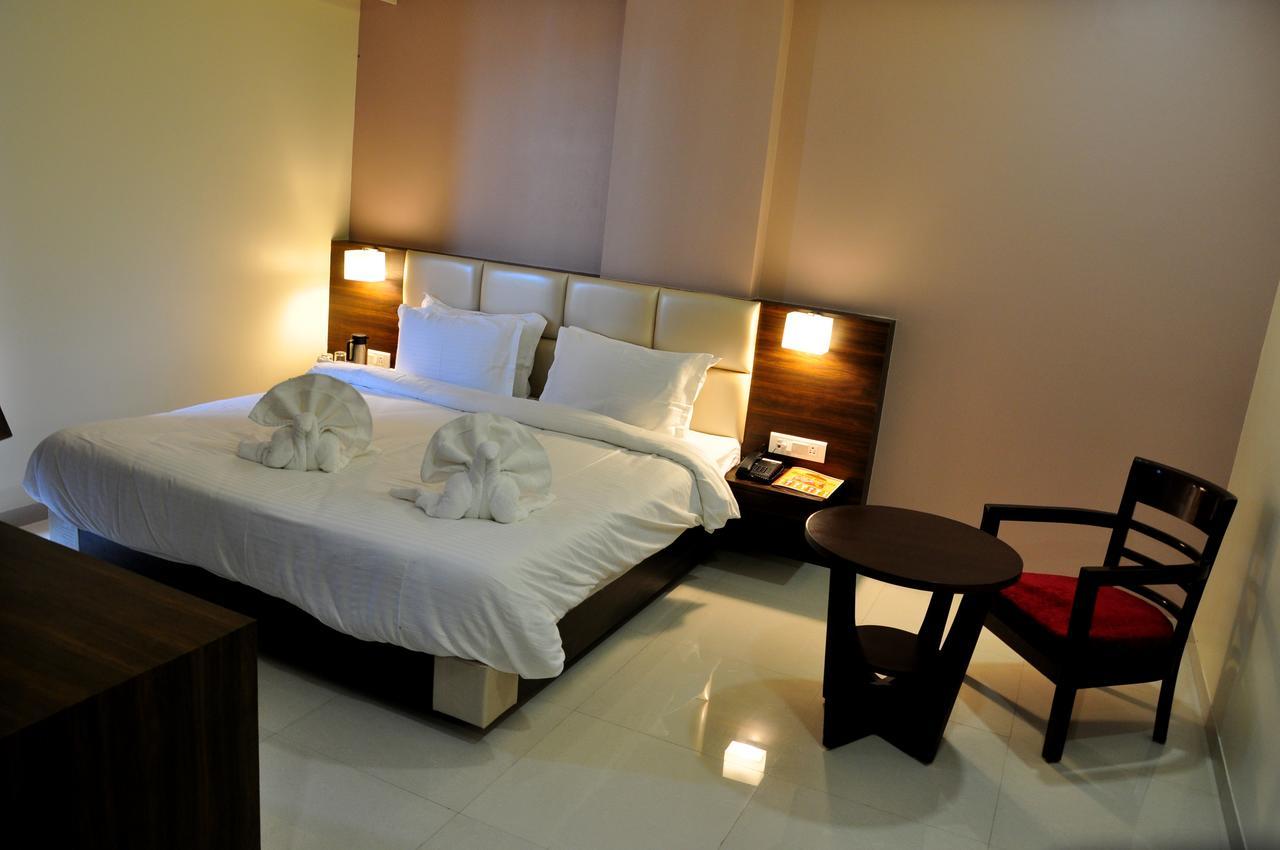 Royal Inn Khandwa Exterior foto