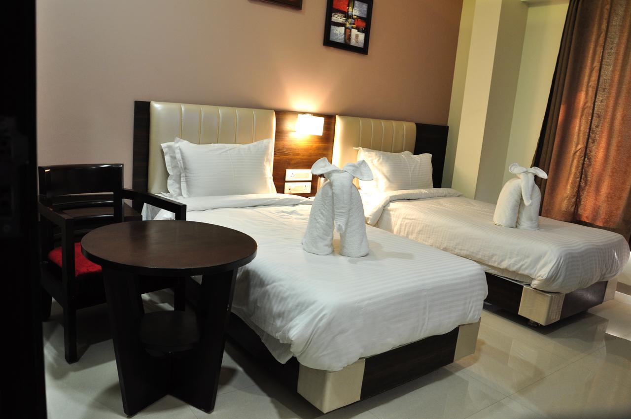 Royal Inn Khandwa Exterior foto