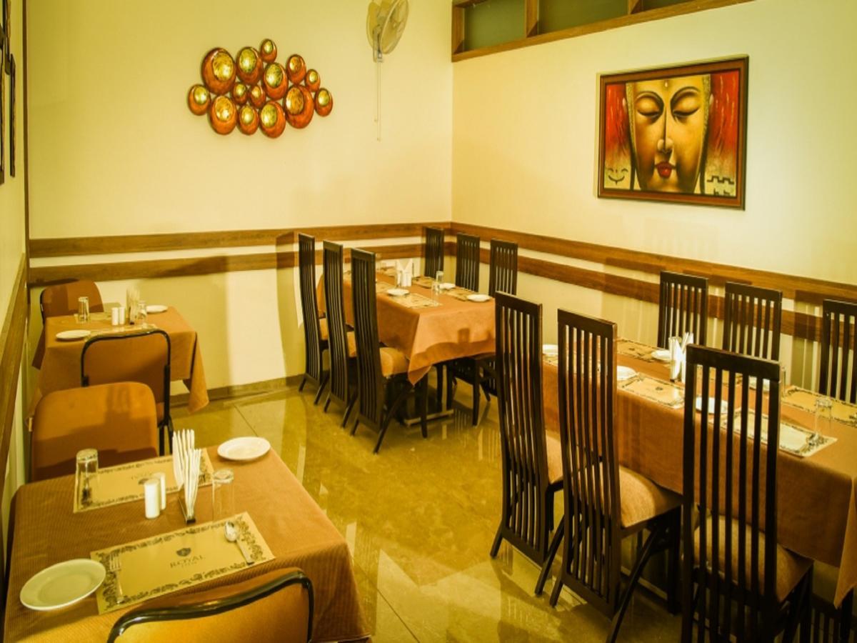 Royal Inn Khandwa Exterior foto